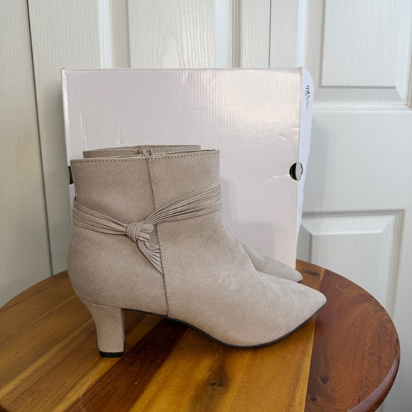 East 5th Shoes - East 5th Avenue Mander Koala booties‎ size 8.5W
